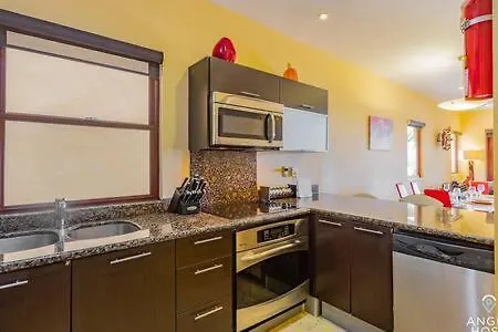 Oceanfront Condo A Block Off 5Th In Heart Of Playa プレヤデルカーメン 0*,  メキシコ