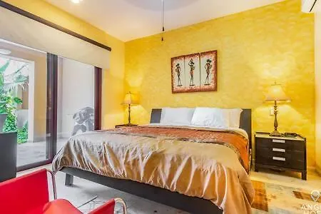Vakantiehuis Oceanfront Condo A Block Off 5Th In Heart Of Playa Playa del Carmen